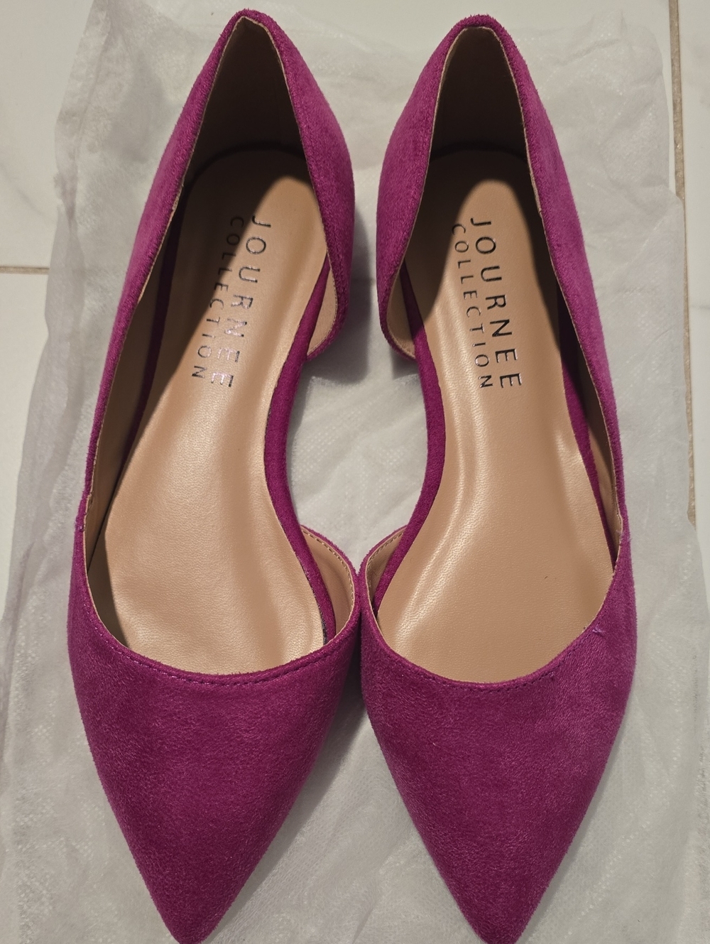 Journee Collection Pointed Toe Flats in Magenta Like New